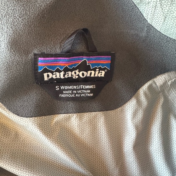 Blue Women’s Patagonia rain jacket - Picture 3 of 8